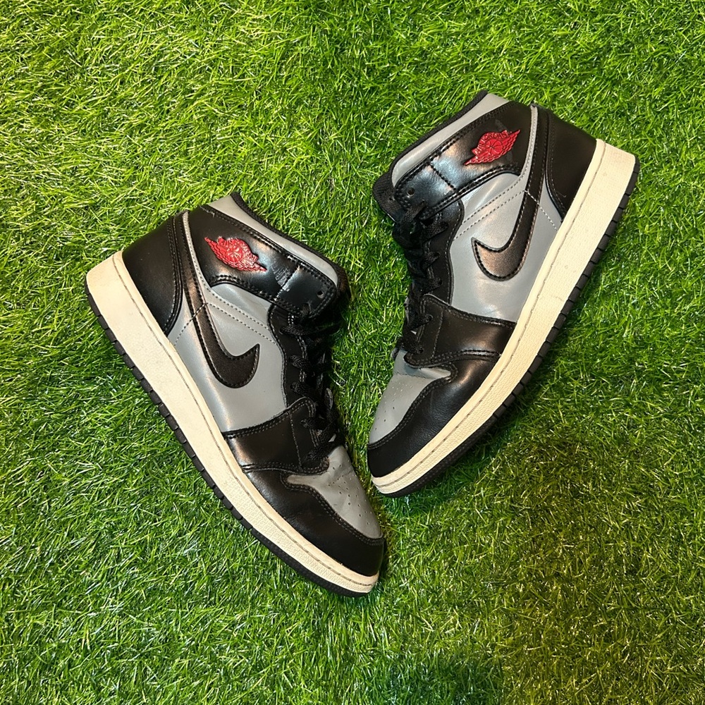 Bundle Deal (AJ1 ‘Perforated White’ / AJ1 Mid ‘Shadow’ / Reebox)
